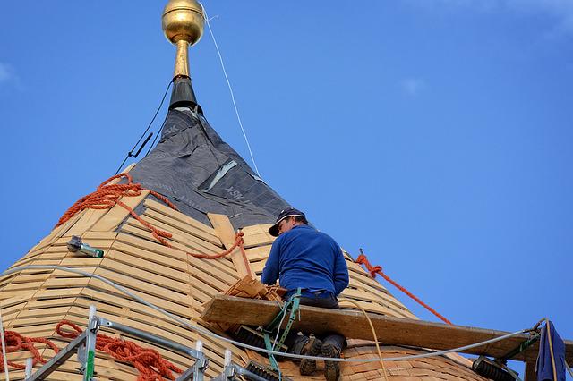 Lire la suite à propos de l’article Comment proceder a la reparation des fuites du toit ?