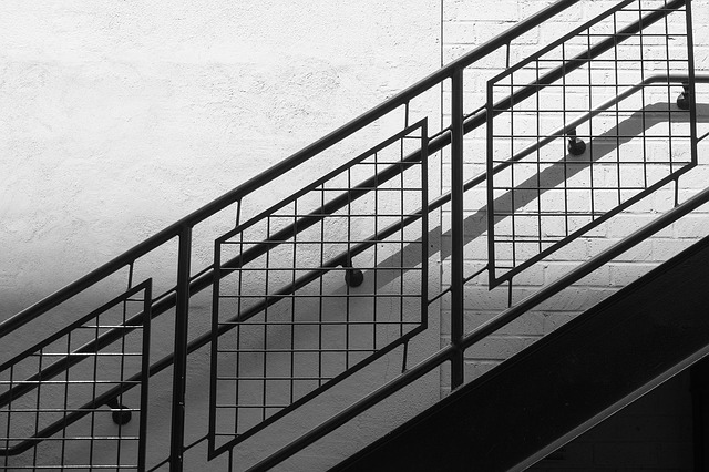 You are currently viewing Les mains courantes pour les escaliers – 3 raisons de les installer